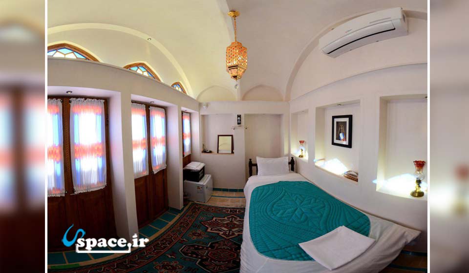 اتاق 1 نفره یاسین اقامتگاه بوم گردی عادل (سرای سنتی نه چم)-کاشان - اصفهان